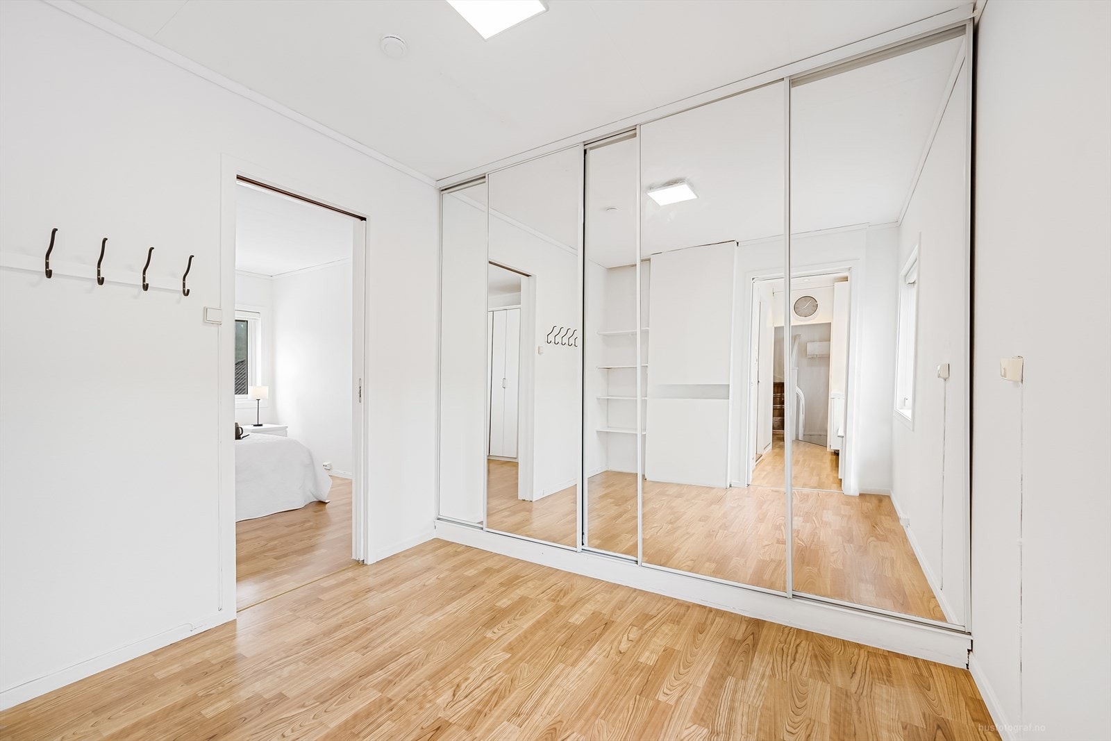 Soverom nr. 3 med garderobe. Galleribilde