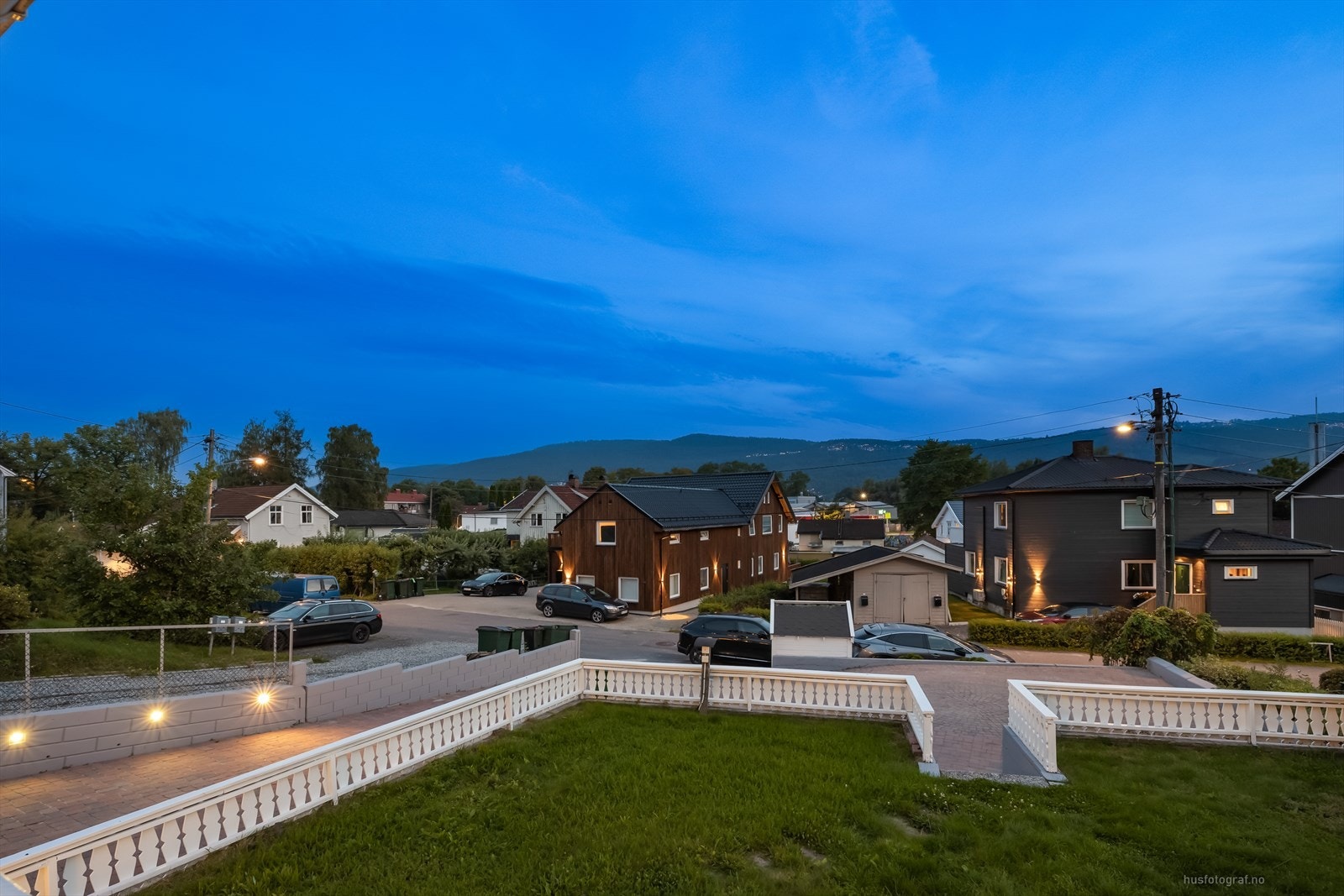 Fra terrassen kan man nyte hyggelig utsikt. Galleribilde