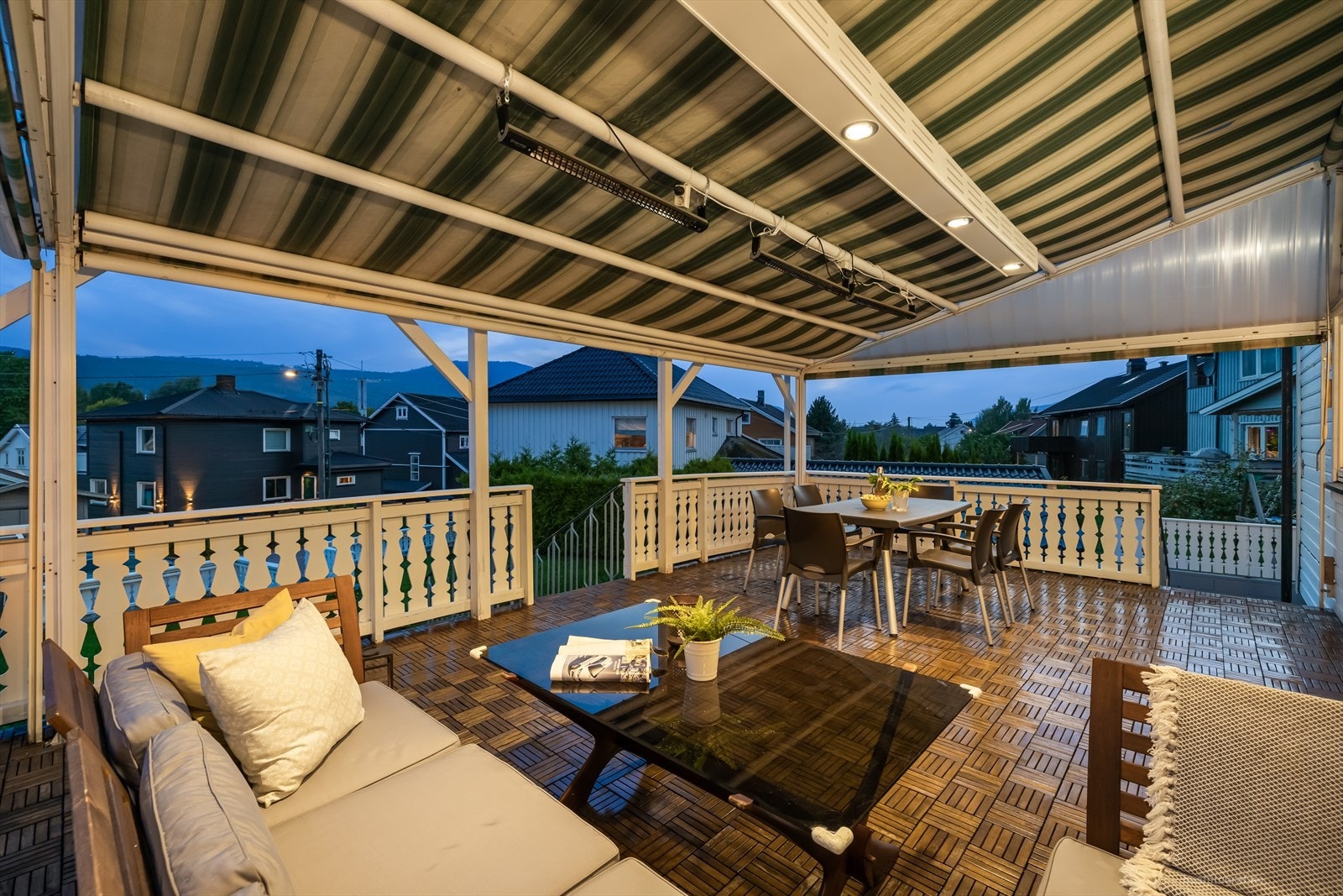 Det er montert belysning og strøm på terrassen. Galleribilde