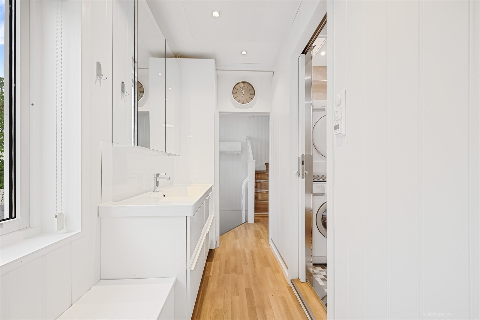 i 2. etasje finnes 3 soverom, bad, kontor og gang. Galleribilde