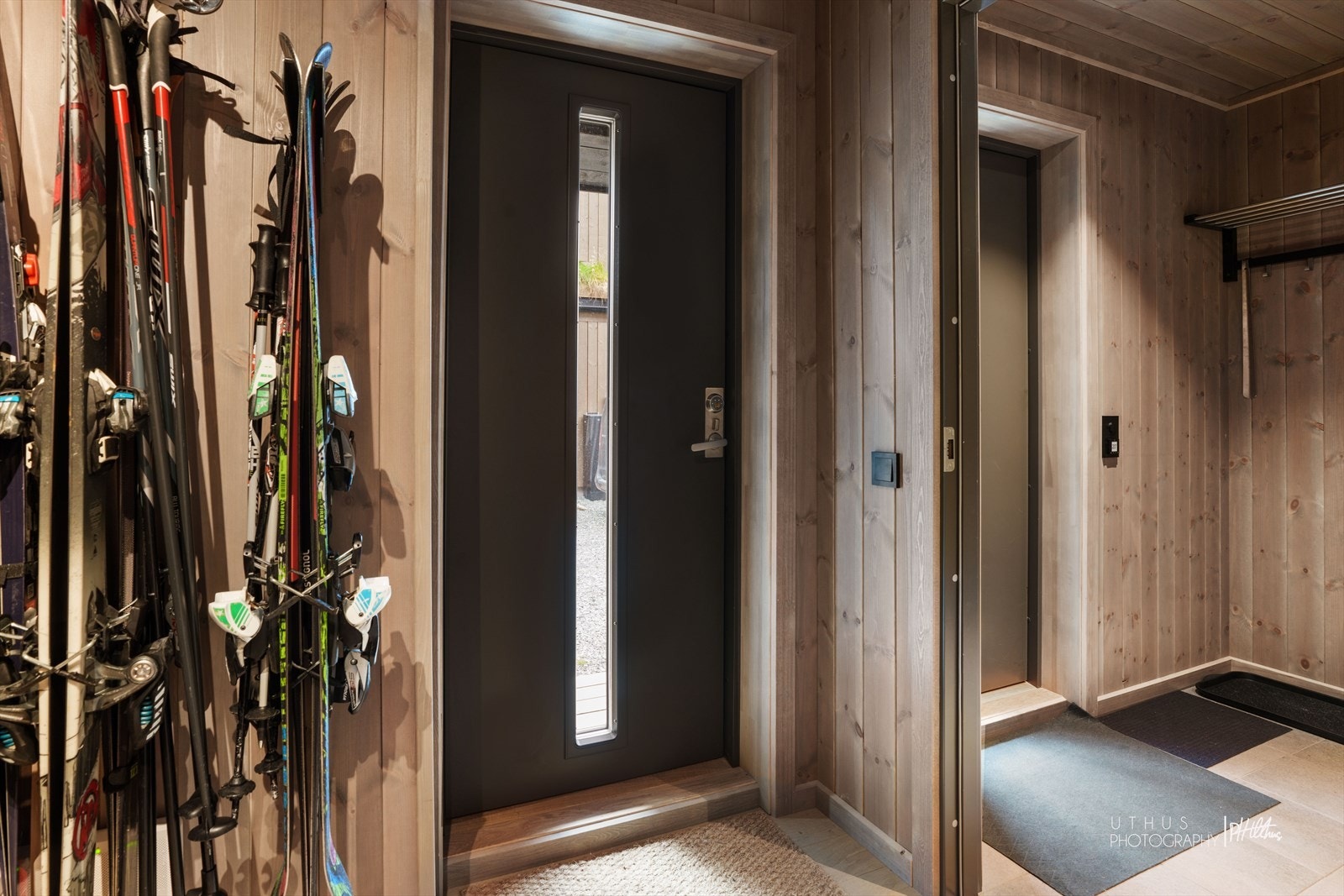 Utstyrsbod rett ved inngangsdøren. Galleribilde