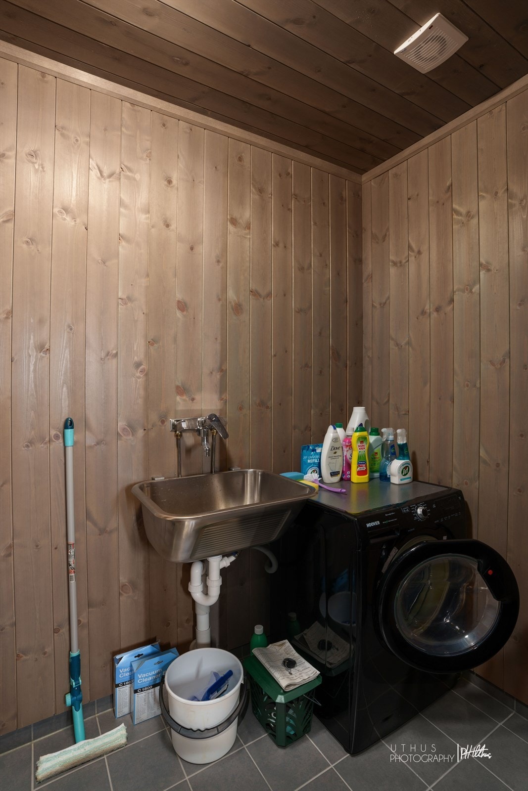 Praktisk med vaskerom på hytta. Galleribilde