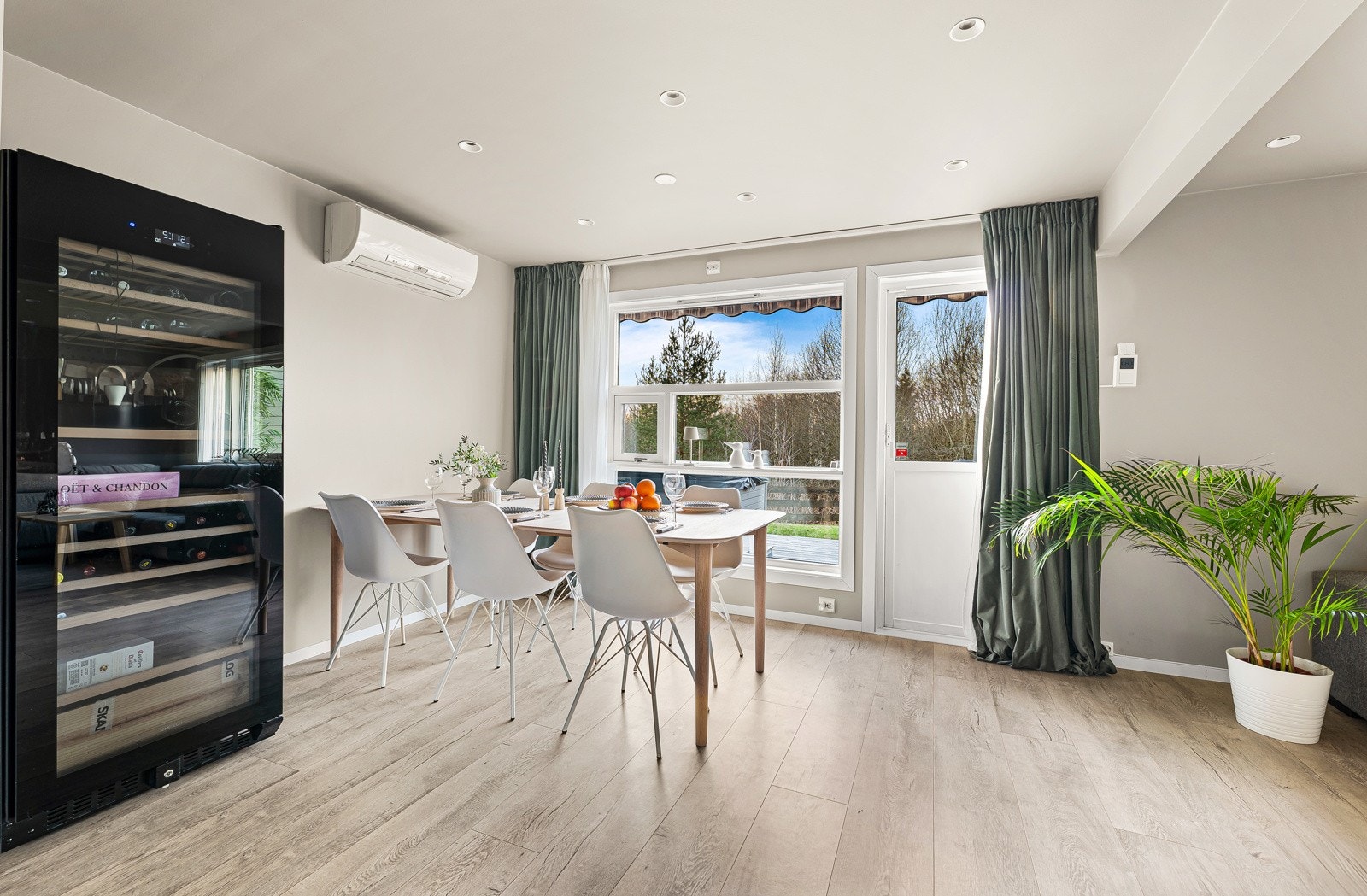 Det er også plass til stort spisebord. Galleribilde