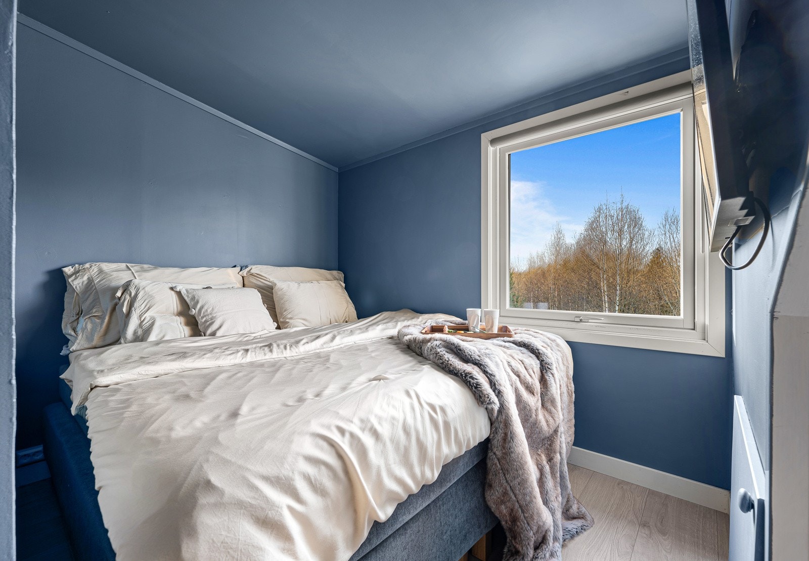 Soverom med plass til dobbeltseng. Galleribilde