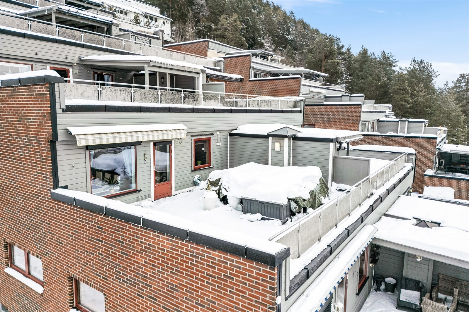 Terrassen er på hele 42 kvm Galleribilde