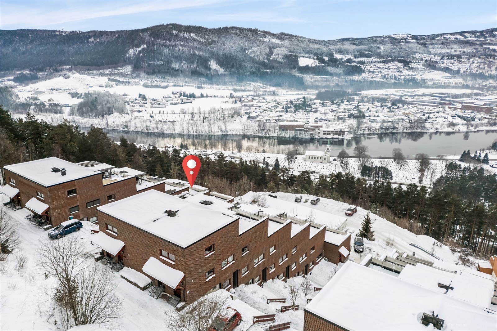 Fra leiligheten er det en fantastisk utsikt over Eiker-bygdene og i retning Kongsberg Galleribilde