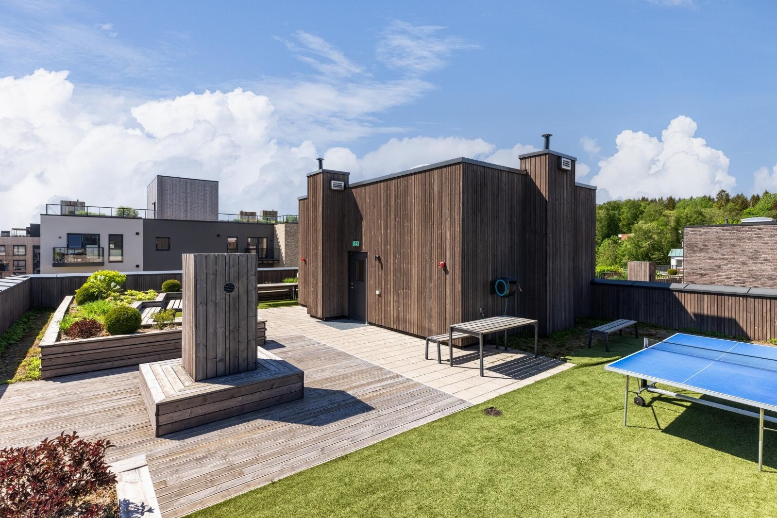 Det er tilgang til flere felles takterrasser - et hyggelig sted å samles om sommeren. Galleribilde