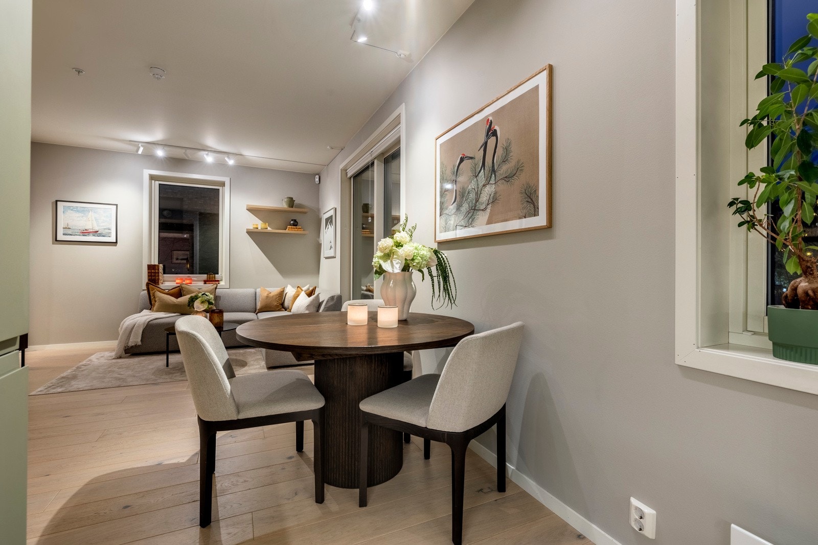 I tilkytning til kjøkkenet er det plass til en spisebordløsning. Galleribilde