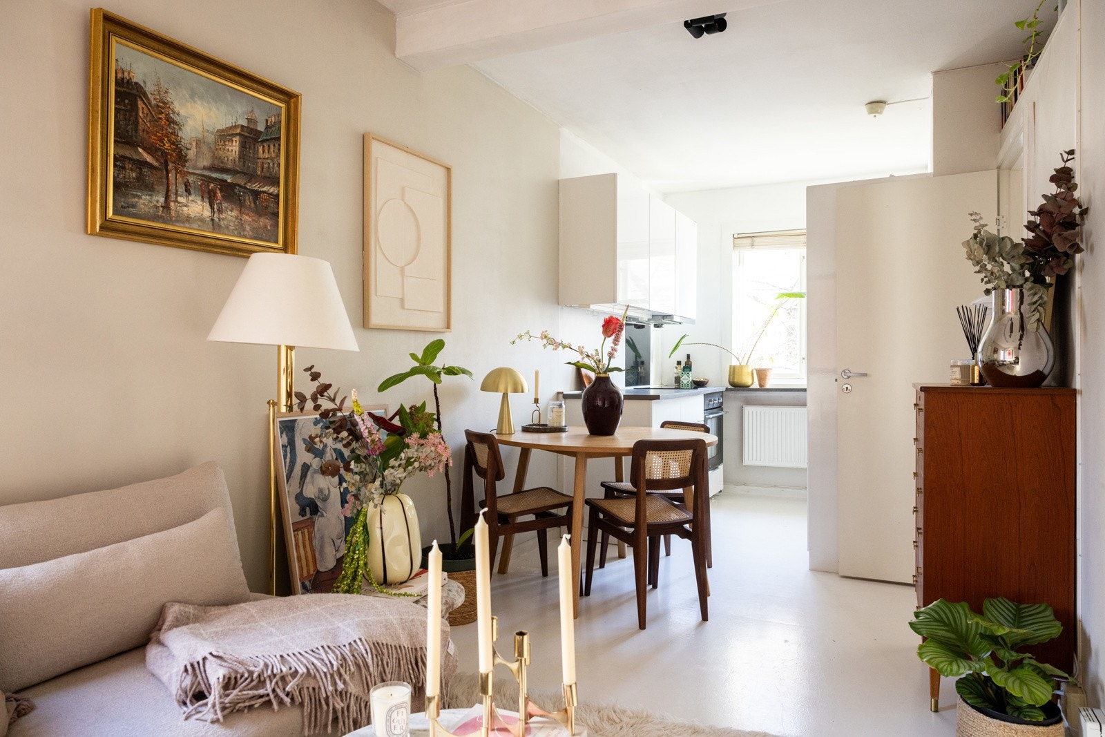 Rikelig med naturlig lysinnslipp og velholdte overflater. Galleribilde