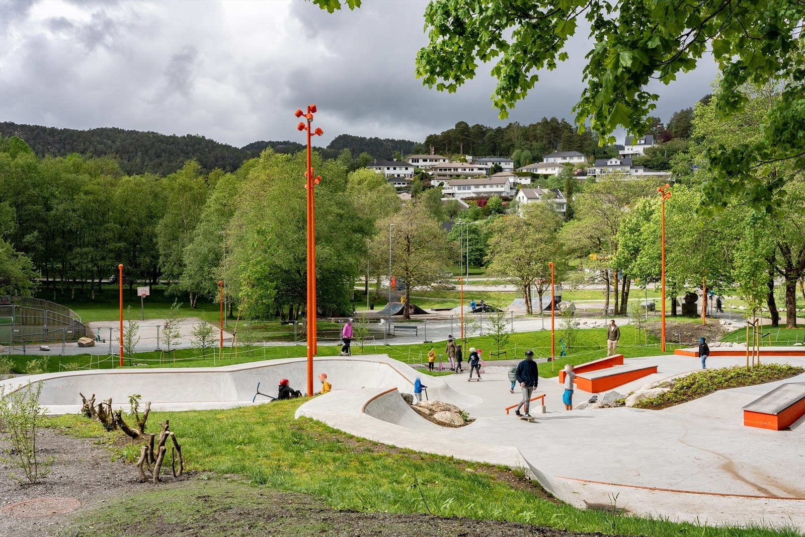 - Området bærer preg av god boligplanlegging - her finner man en flott blanding av leiligheter, rekkehus og eneboliger - Galleribilde