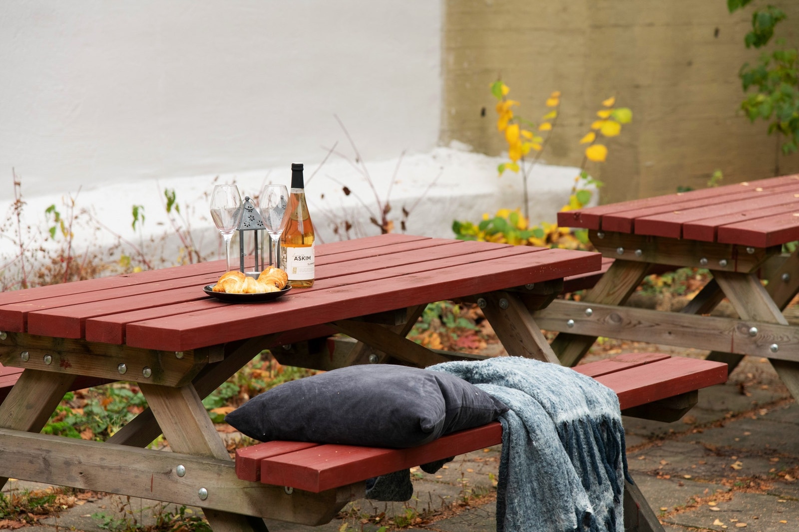 Christiesgate Borettslag er ryddig og veldrevet. Borettslaget har flere elbilladepunkter på parkeringsplassen i bakgården, parkeringsplass etter venteliste (per 19.2 er ingen på liste, iht styret). Galleribilde