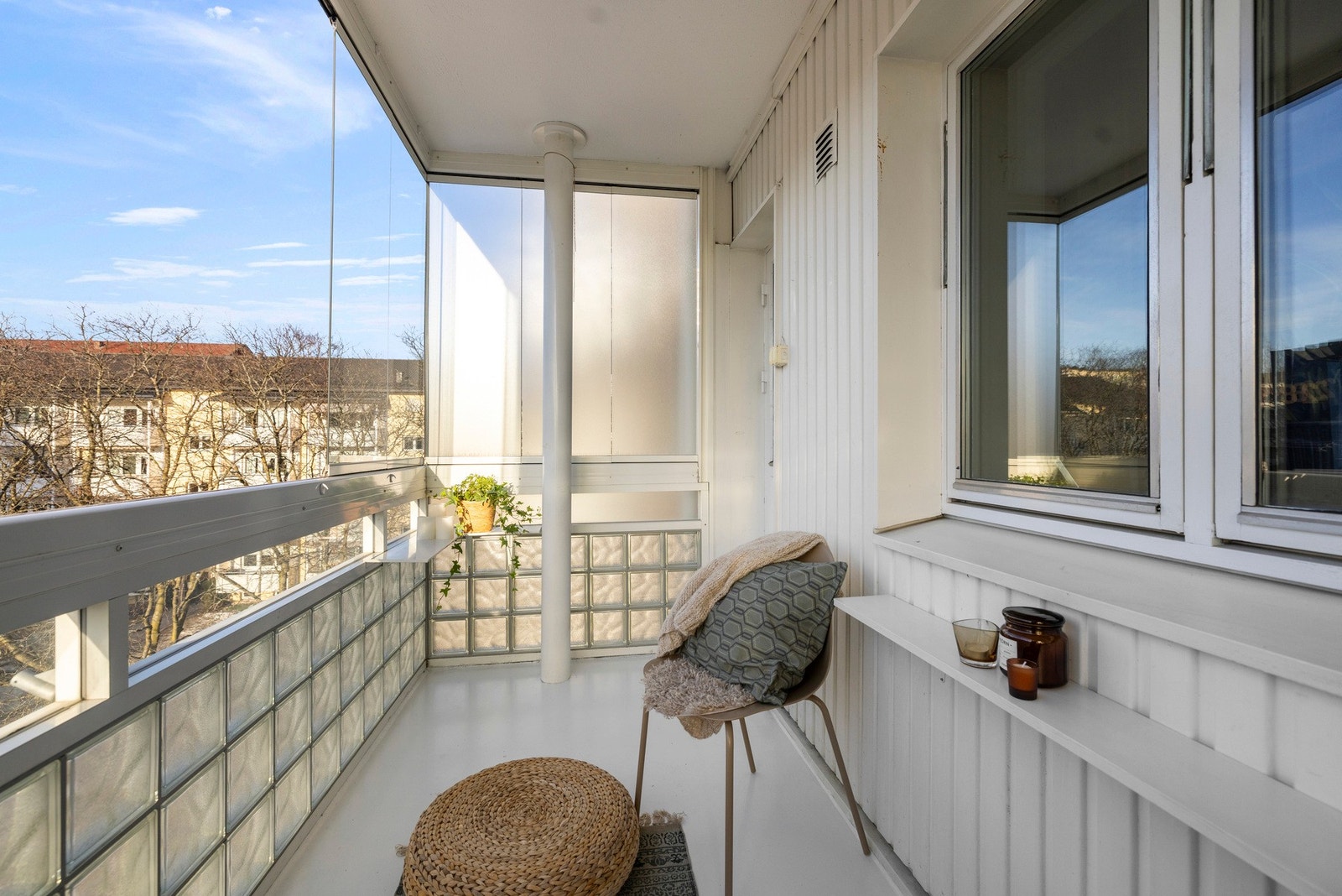 Det er god plass til utemøblement. Galleribilde