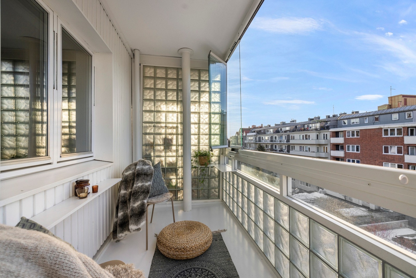 Boligen byr på en solrik, vestvendt balkong på 6,2 kvm. Galleribilde