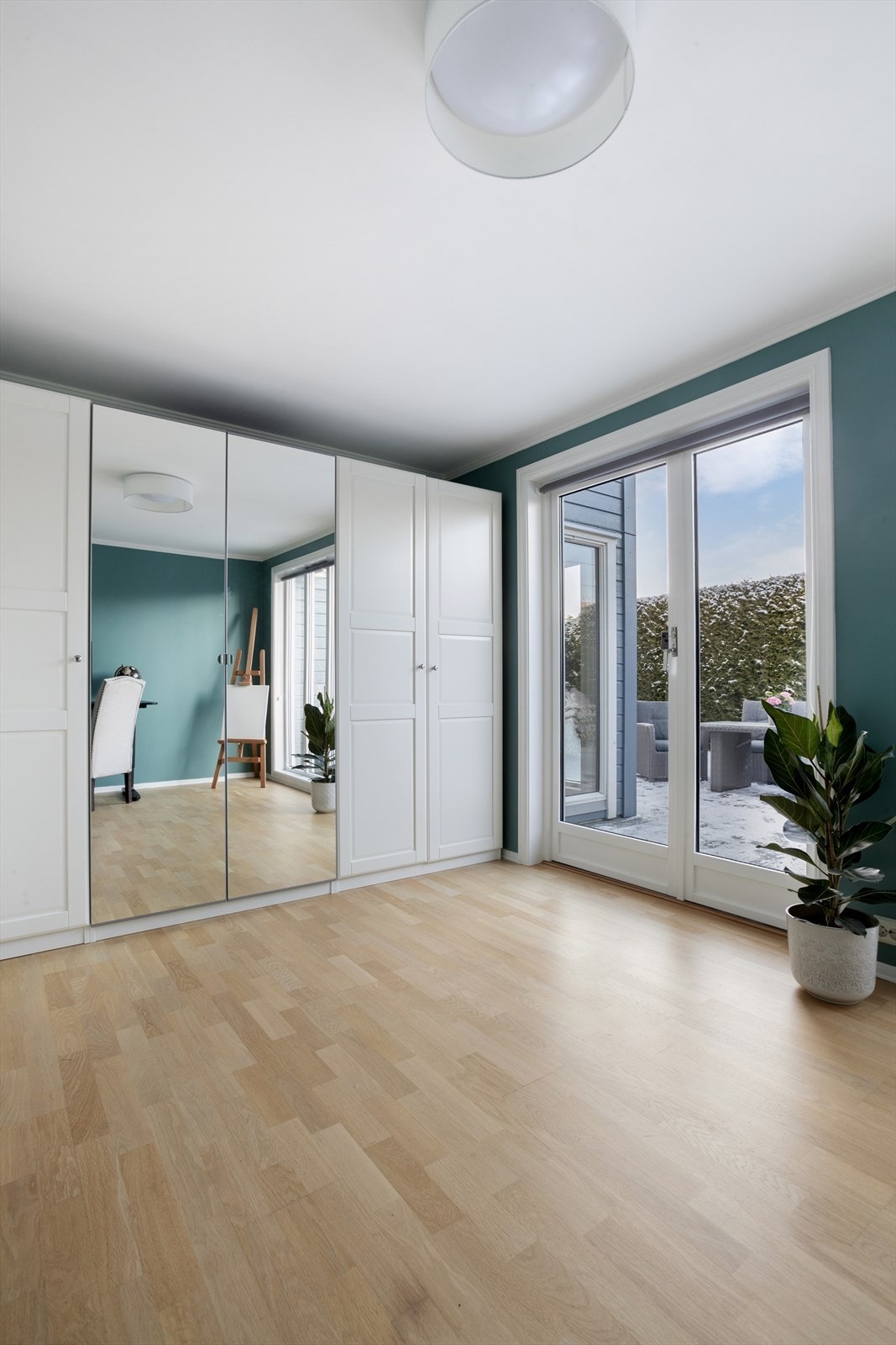 Soverommet i 1. etasje | Alle rom i boligen har har eikeparkett og flis Galleribilde