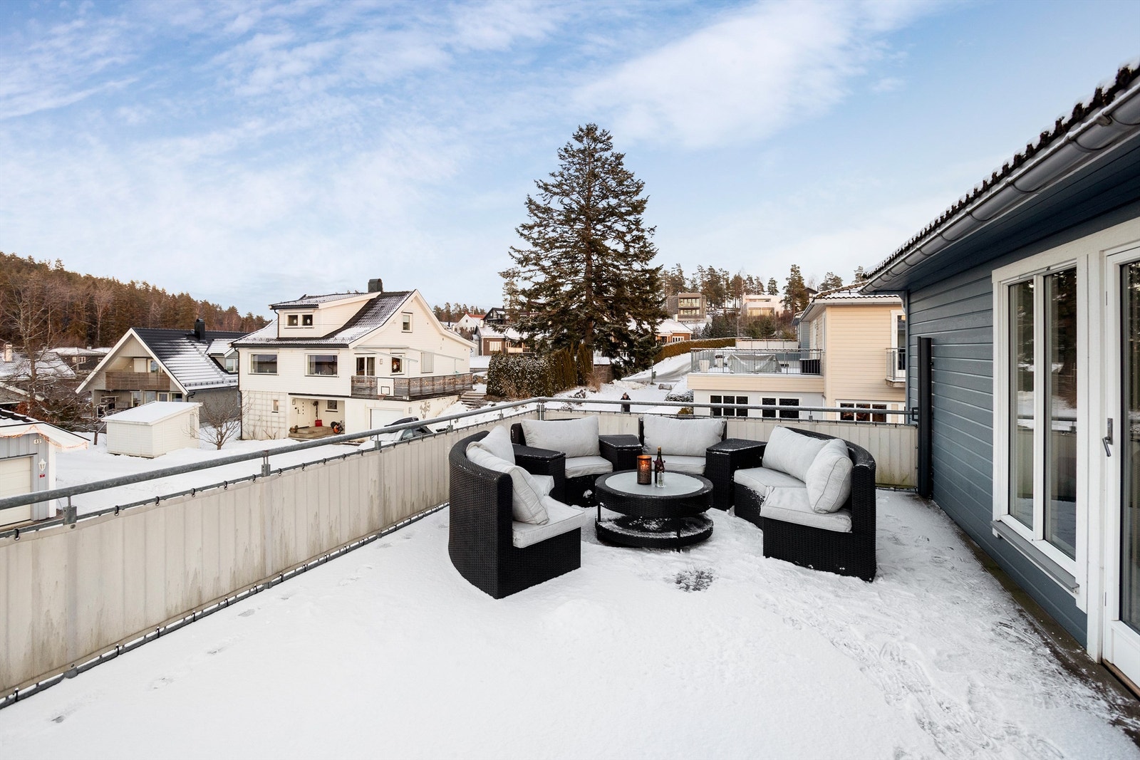 Utgang fra Tv-stue til stor takterrasse på ca. 36 kvm. Galleribilde