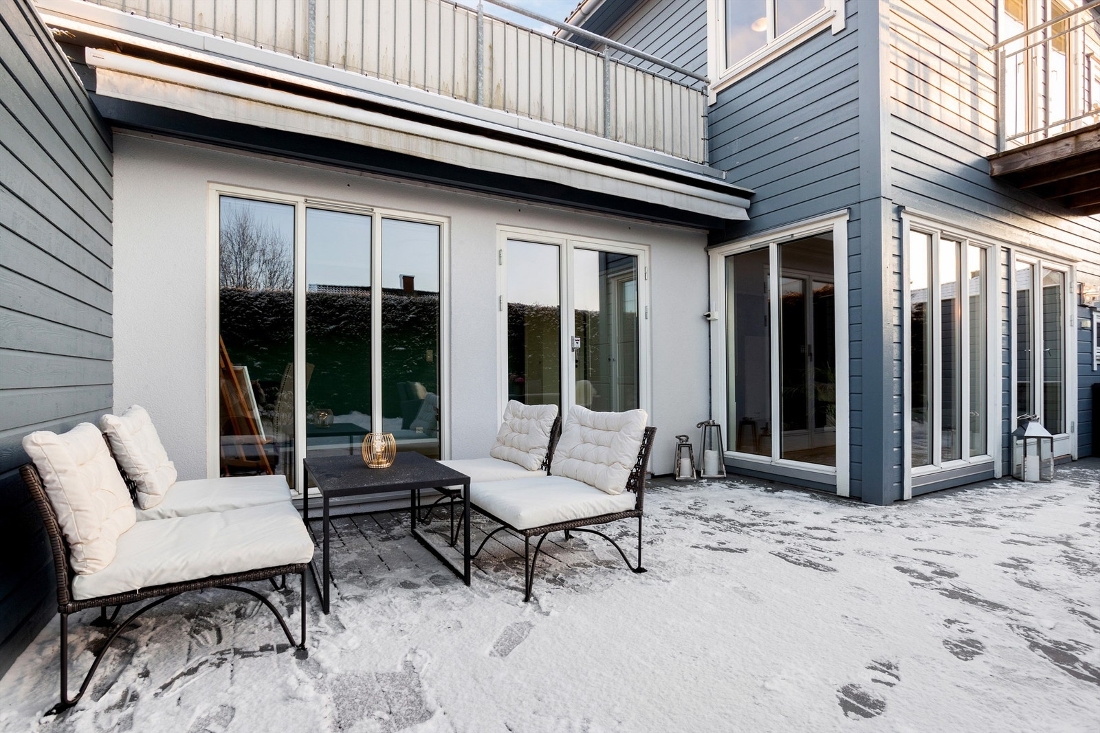 Terrassen har elektrisk markise for de varmeste sommerdagene - Også fint å sitte under en varm dag når det regner Galleribilde