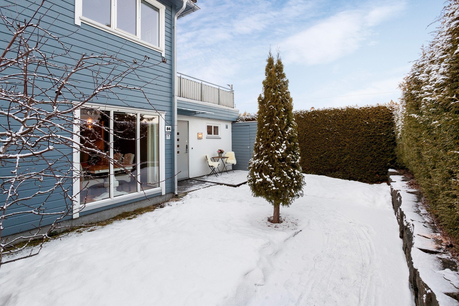 I tilknytning til inngangspartiet er det en hyggelig platting på ca. 6 kvm. Galleribilde