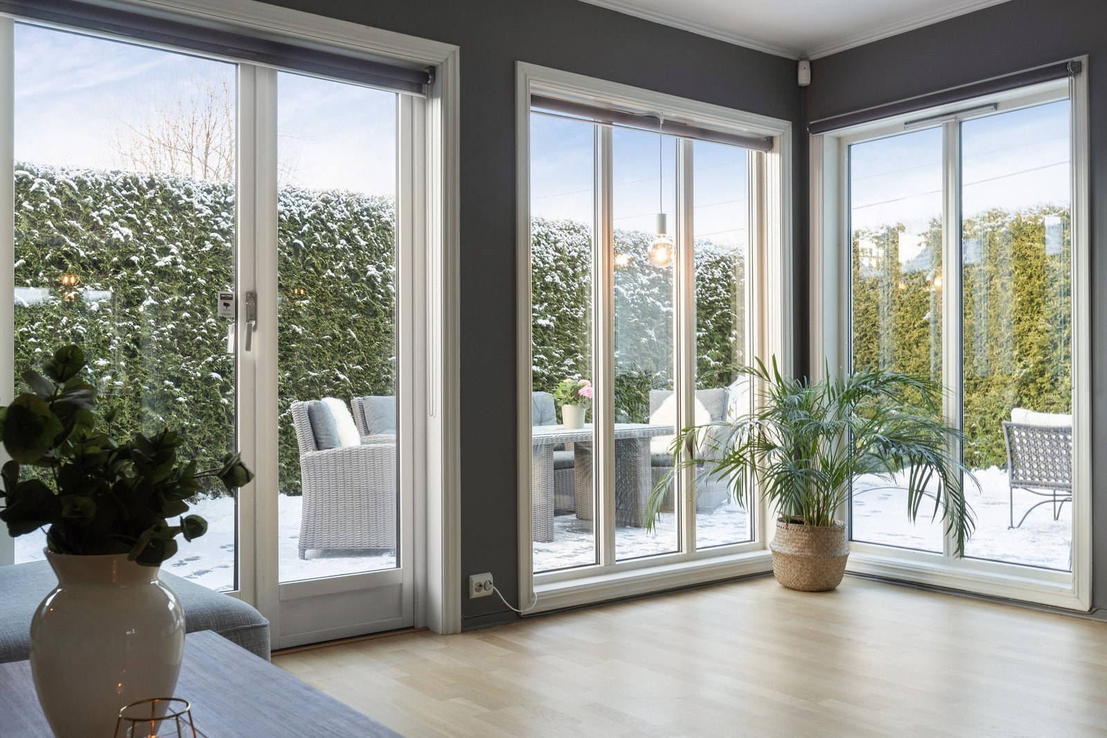 Store vinduer slipper inn naturlig lys Galleribilde