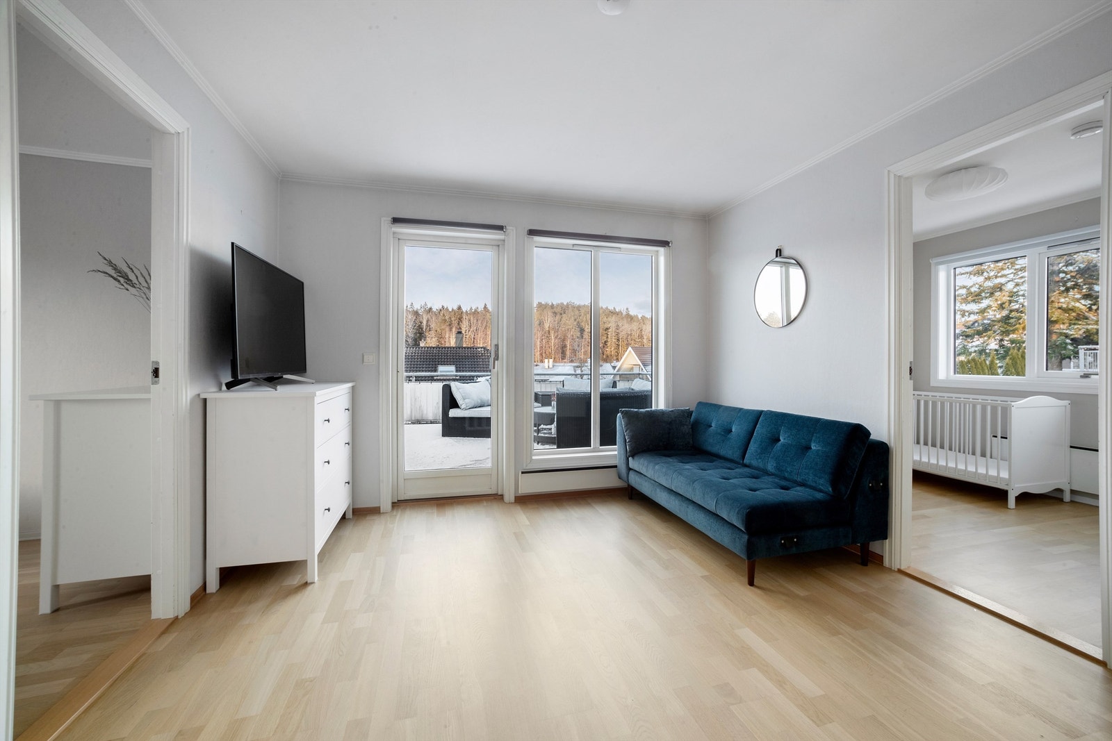 Her kan barna/ungdommen ha sitt eget oppholdsrom - Utgang til stor takterrasse Galleribilde