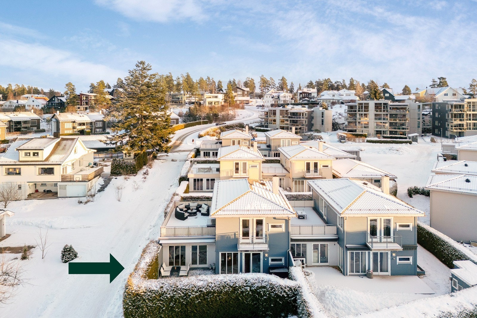 Boligen har en god intern beliggenhet på feltet med gode solforhold Galleribilde