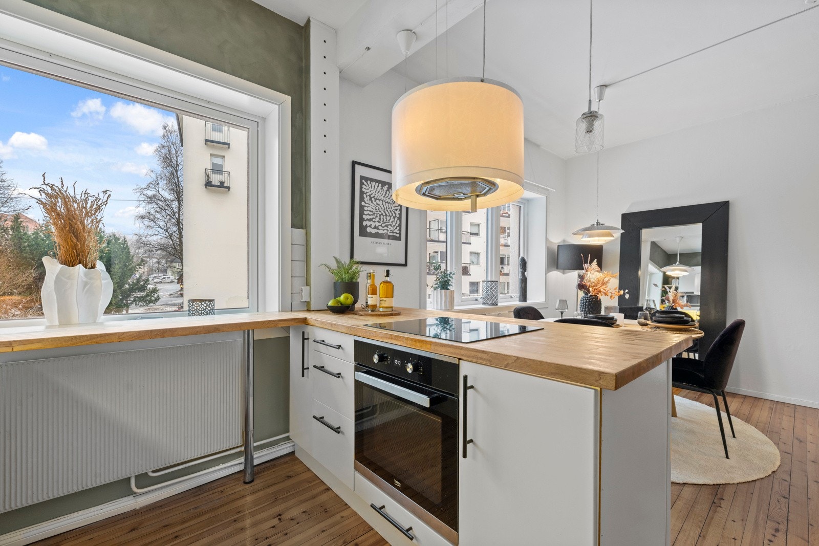 Lys og attraktiv 3-roms - Gjennomgående planløsning - sentral beliggenhet, populært boligområde - Fyring/Vvann inkludert Galleribilde