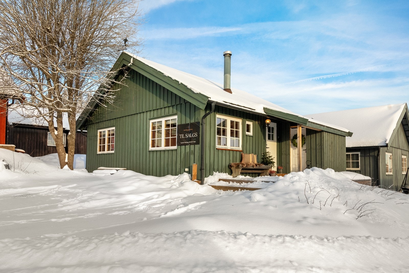 Hytten har en flott internbeliggenhet på feltet. Galleribilde