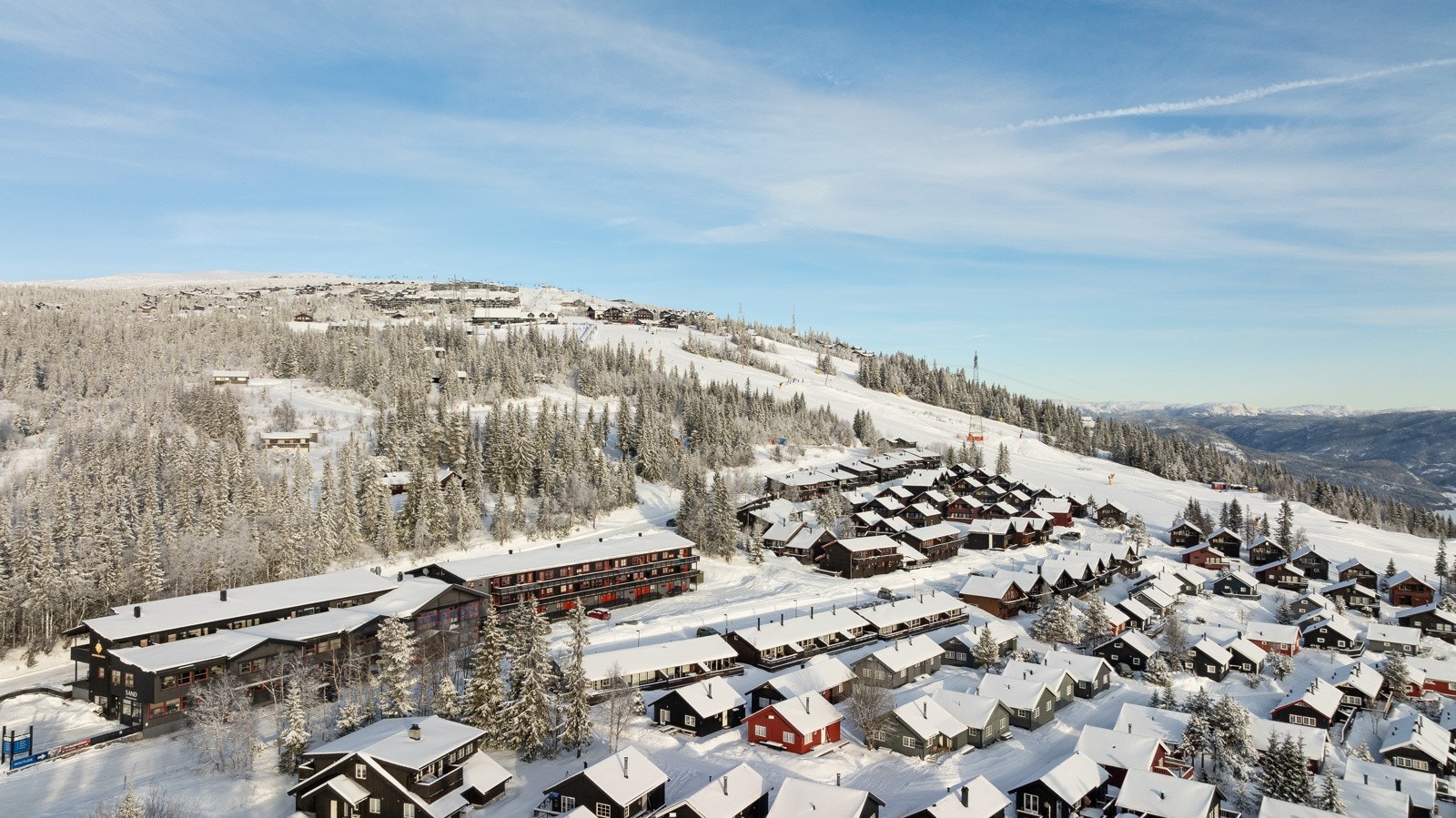 Kommer det mange gjester på besøk kan de leie seg en leilighet på Mountain Lodge som ligger like ved hytten. Galleribilde