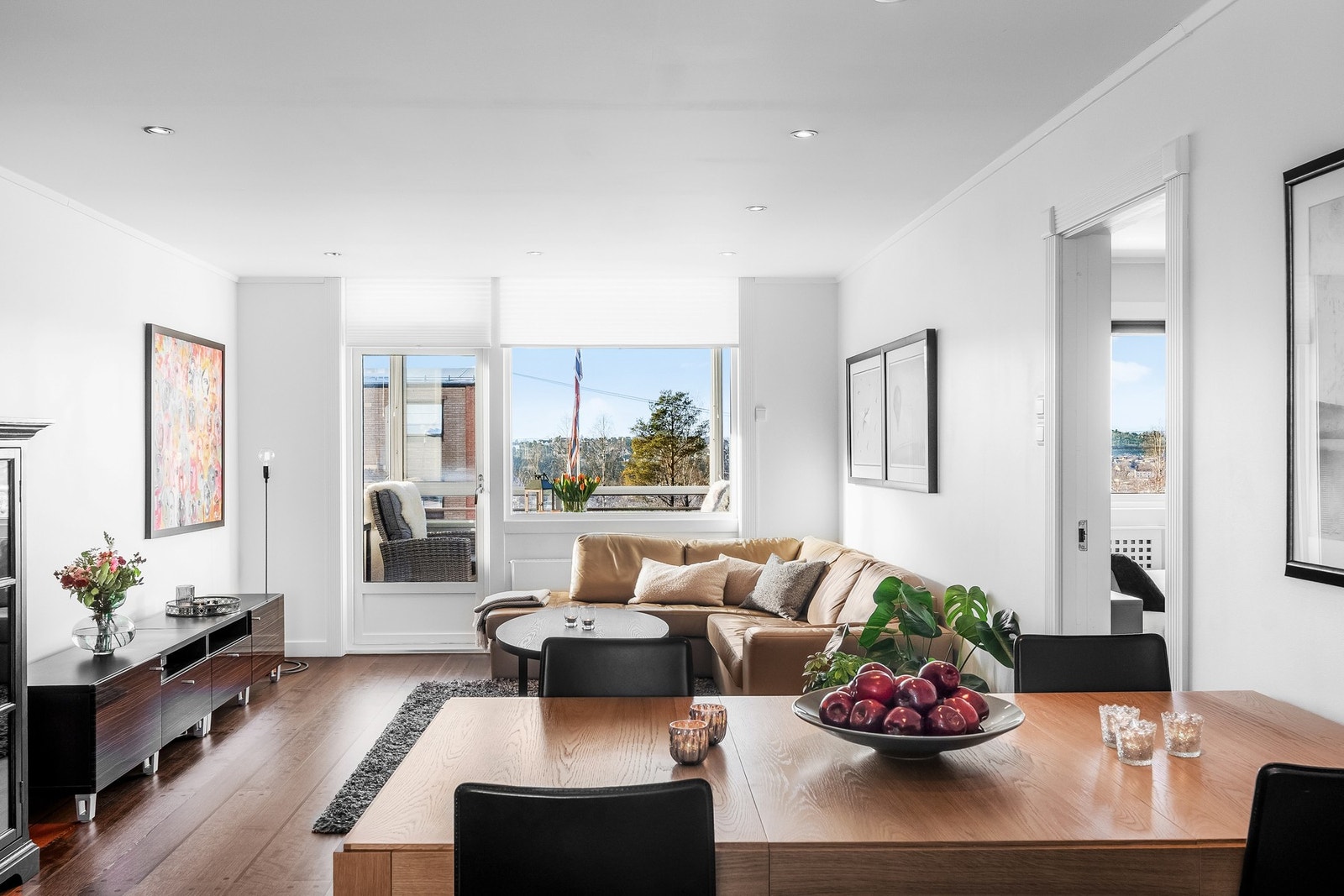 Nye vinduer på begge soverom og kjøkken. Utført av Takst og Vindusspesialisten AS, se vedlegg. Galleribilde