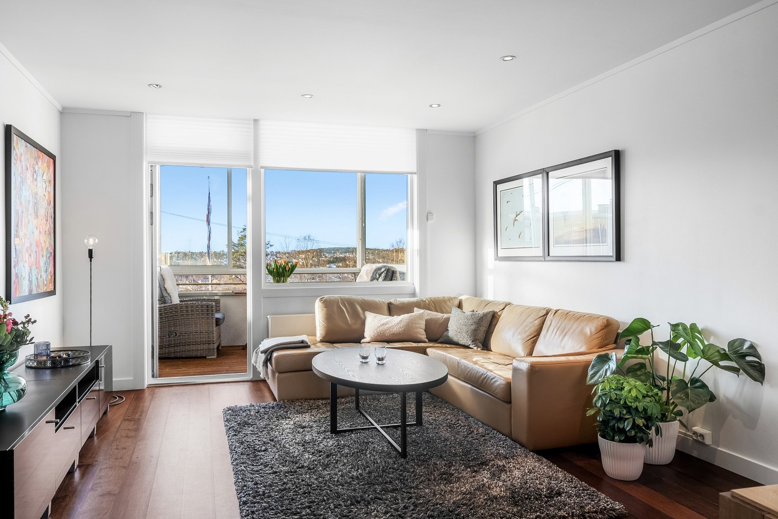 Både fyring (oppvarming), varmtvann og internett er inkl. i de månedlige felleskostnadene. Galleribilde