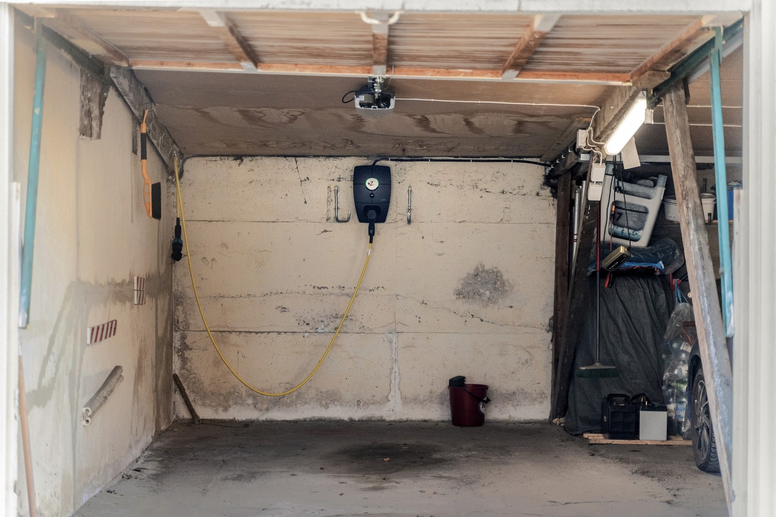 Nåværende eier har fått installert smart-ladeboks fra Zaptec i 2021. Galleribilde