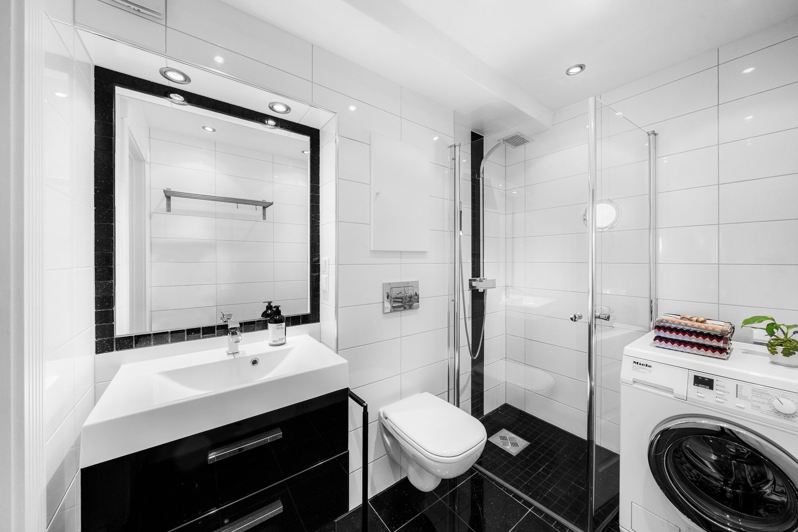 Det opplyses om at badet er oppusset i 2010, i regi av tidligere eier. Galleribilde