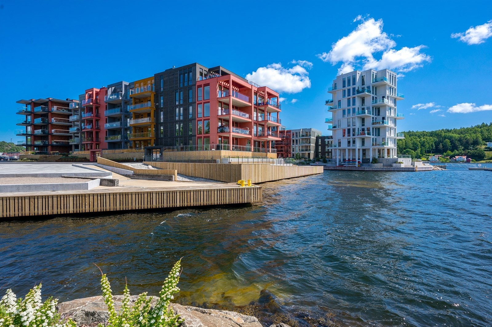 Bryggebyen er fortsatt i utvikling med her befinner man seg i områdets absolutte indrefilèt og den sydvestre delen som består av byggetrinn 1 og 2 er nå ferdigstilt. Galleribilde