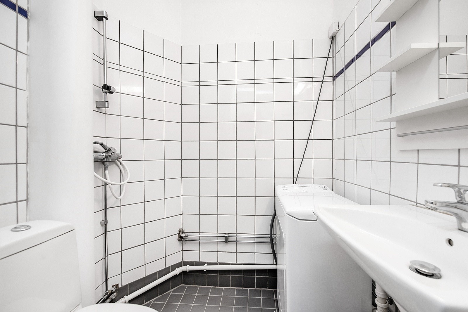 Bad med opplegg for vaskemaskin Galleribilde