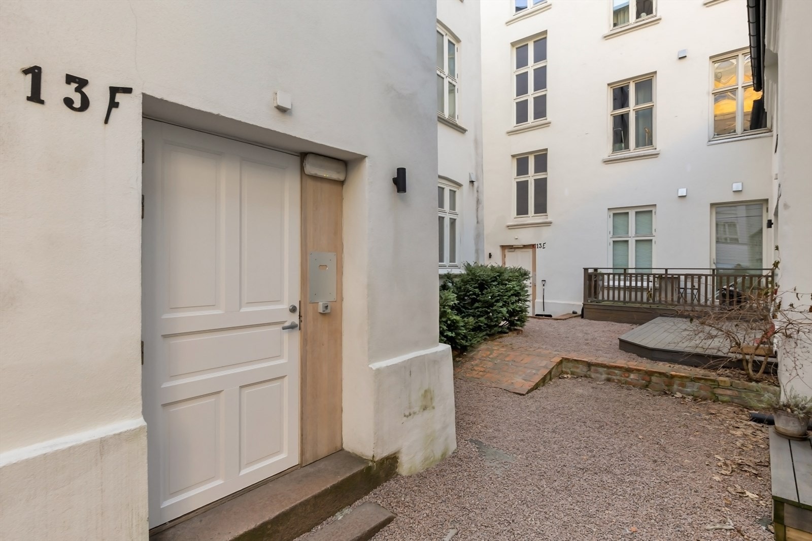 Leiligheten har en rolig og tilbaketrukket beliggenhet i indre gård. Galleribilde