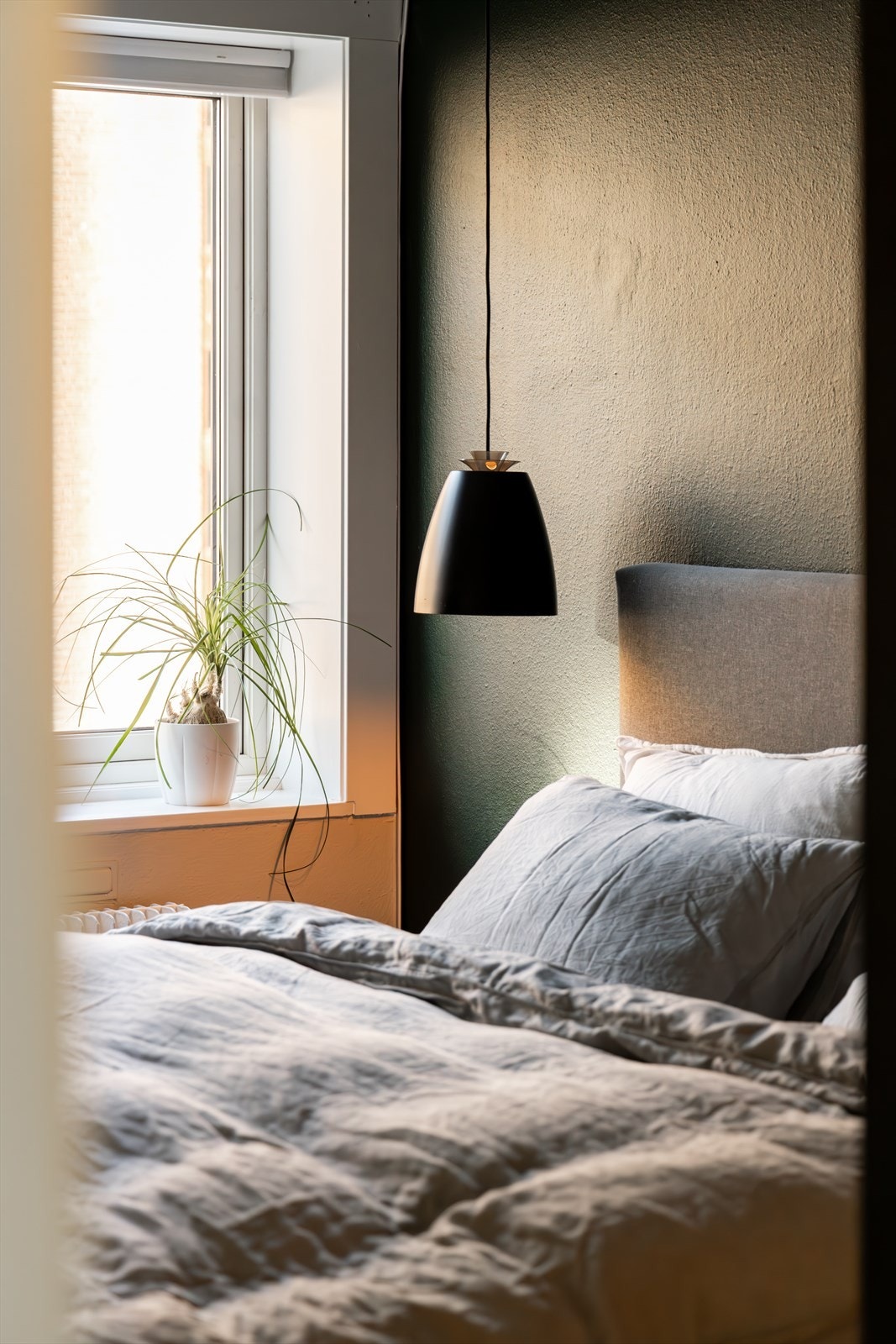 Soverommet vender ut mot bakgård Galleribilde