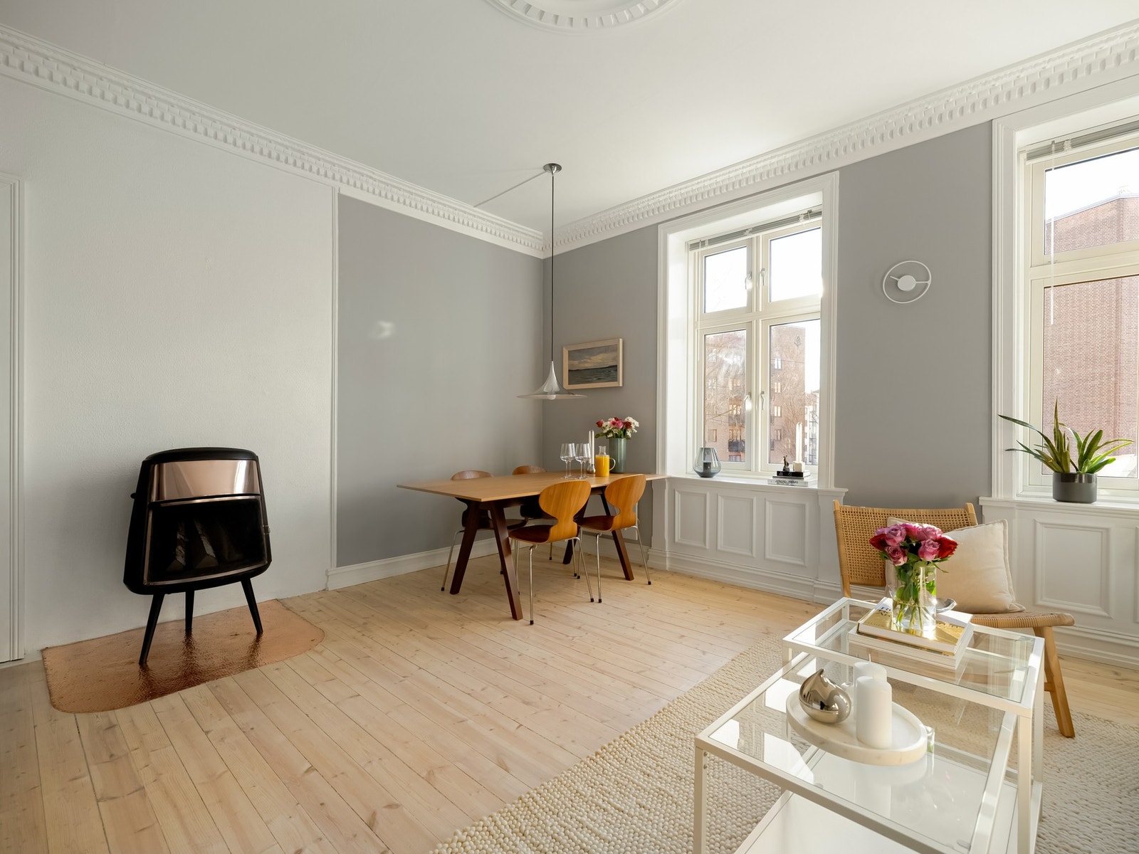 Her er det også en klassisk peisovn, som varmer godt i vinterhalvåret. Galleribilde