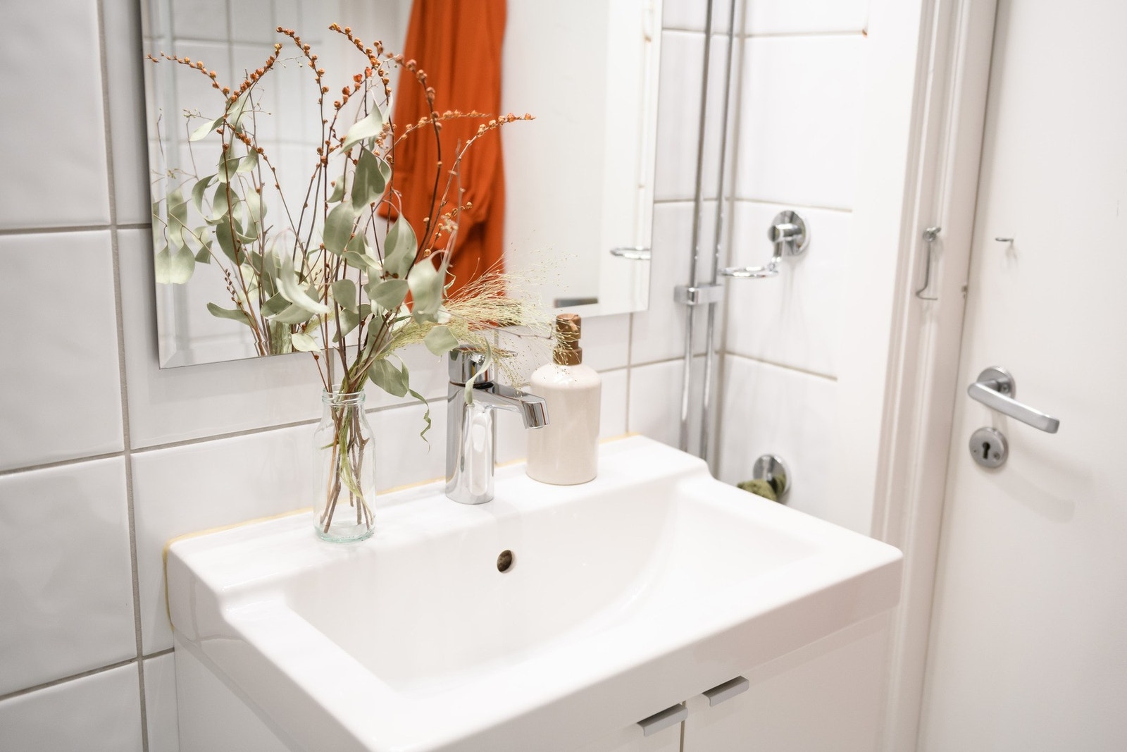 Badet er helfliset og holdt i en tidløs stil som står seg. Galleribilde