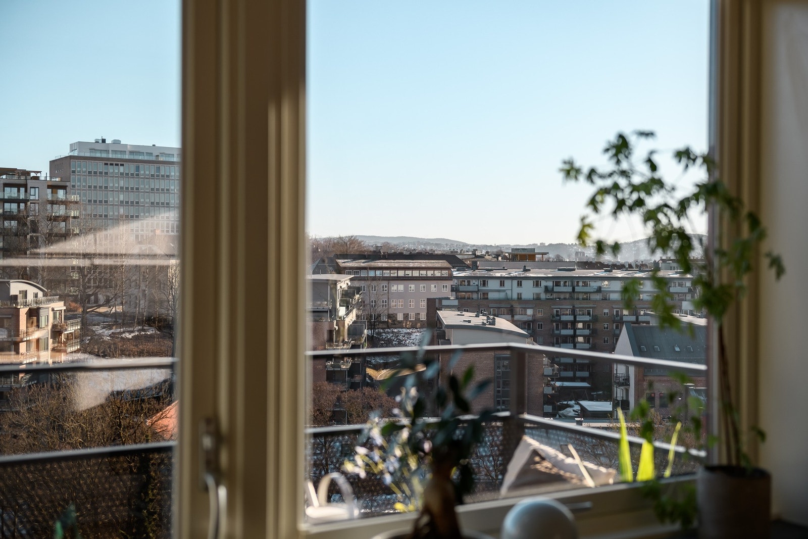 Leiligheten er skjermet for innsyn og har flott utsikt. Galleribilde