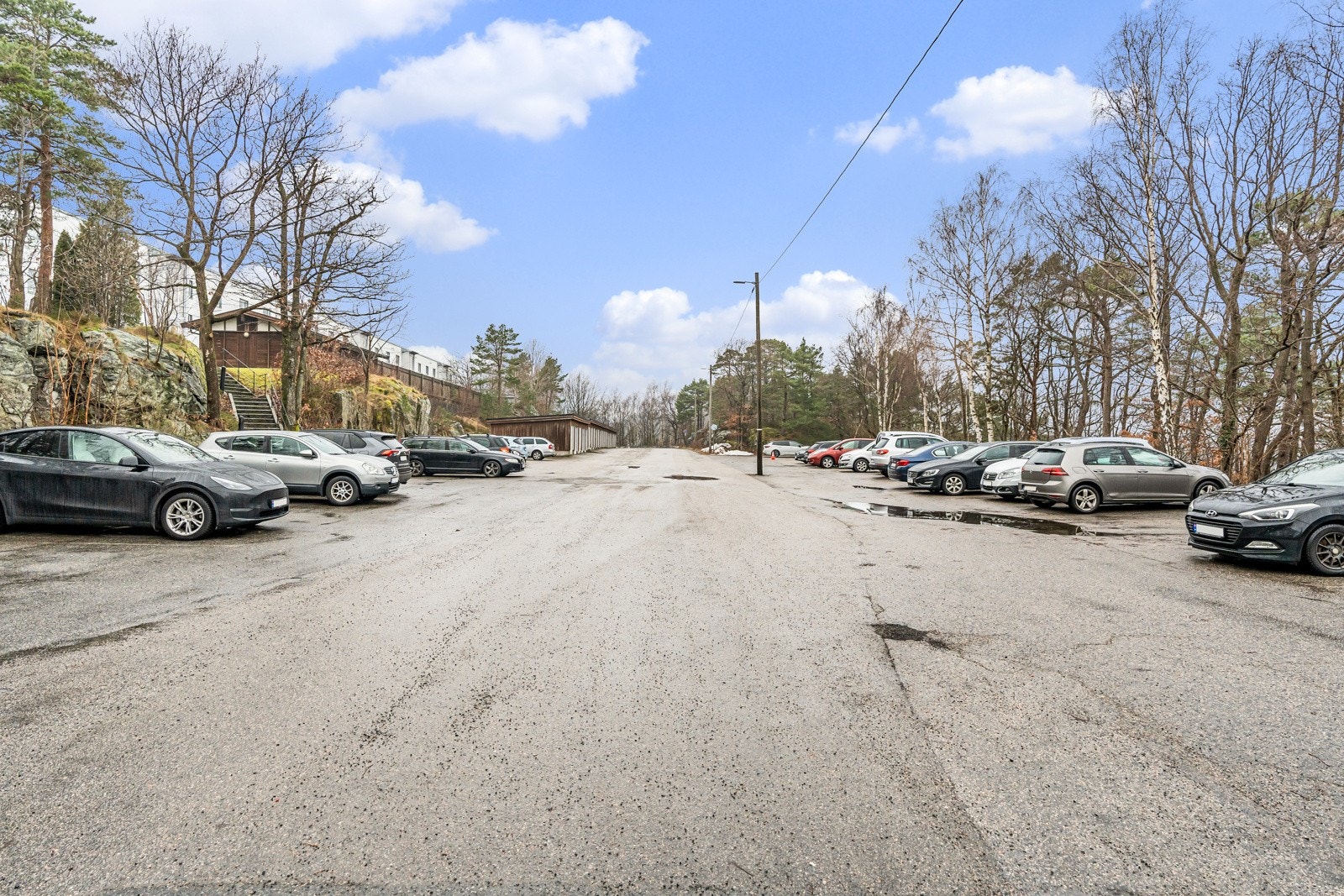 Stor parkeringsplass like ved Galleribilde