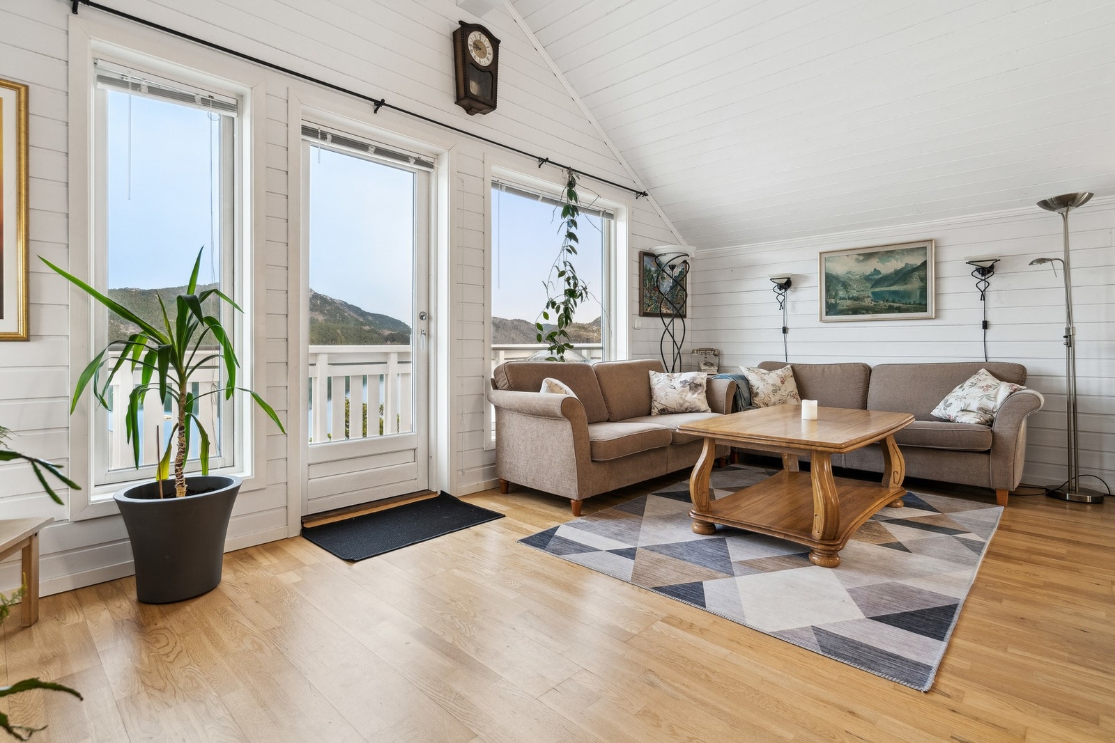 Direkte adkomst fra stuen til balkongen med fantastisk utsikt Galleribilde