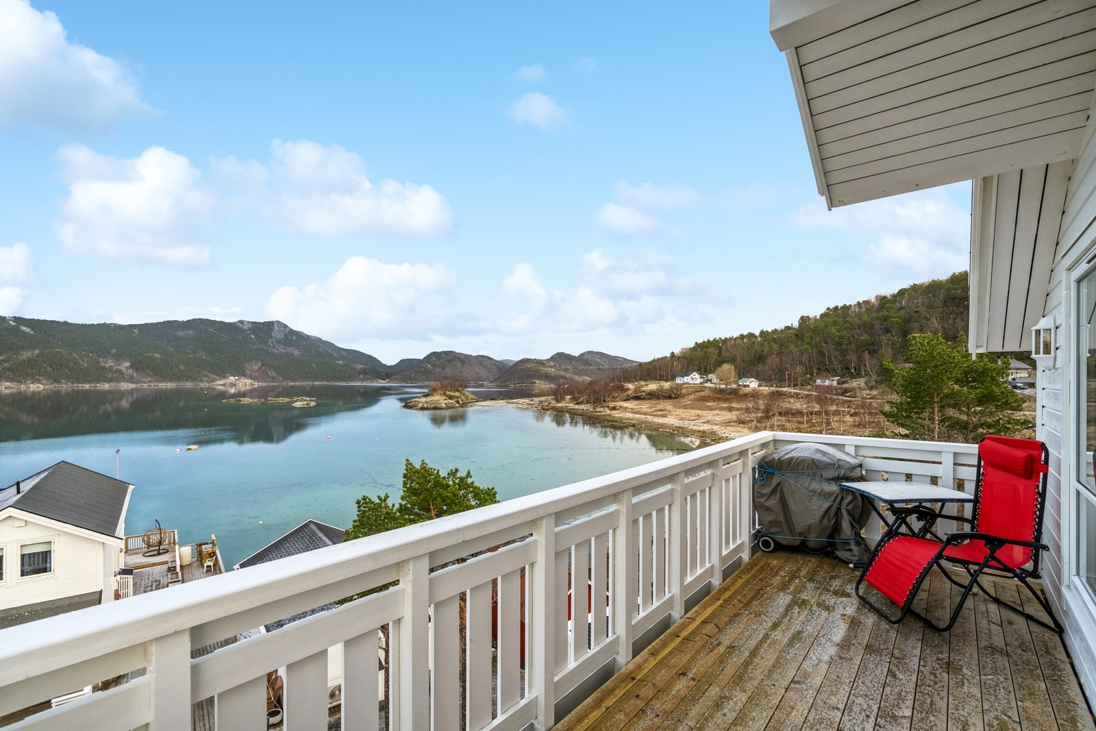 Fantastisk utsikt fra balkongen, som skaper en rolig og fredelig stemning. Galleribilde