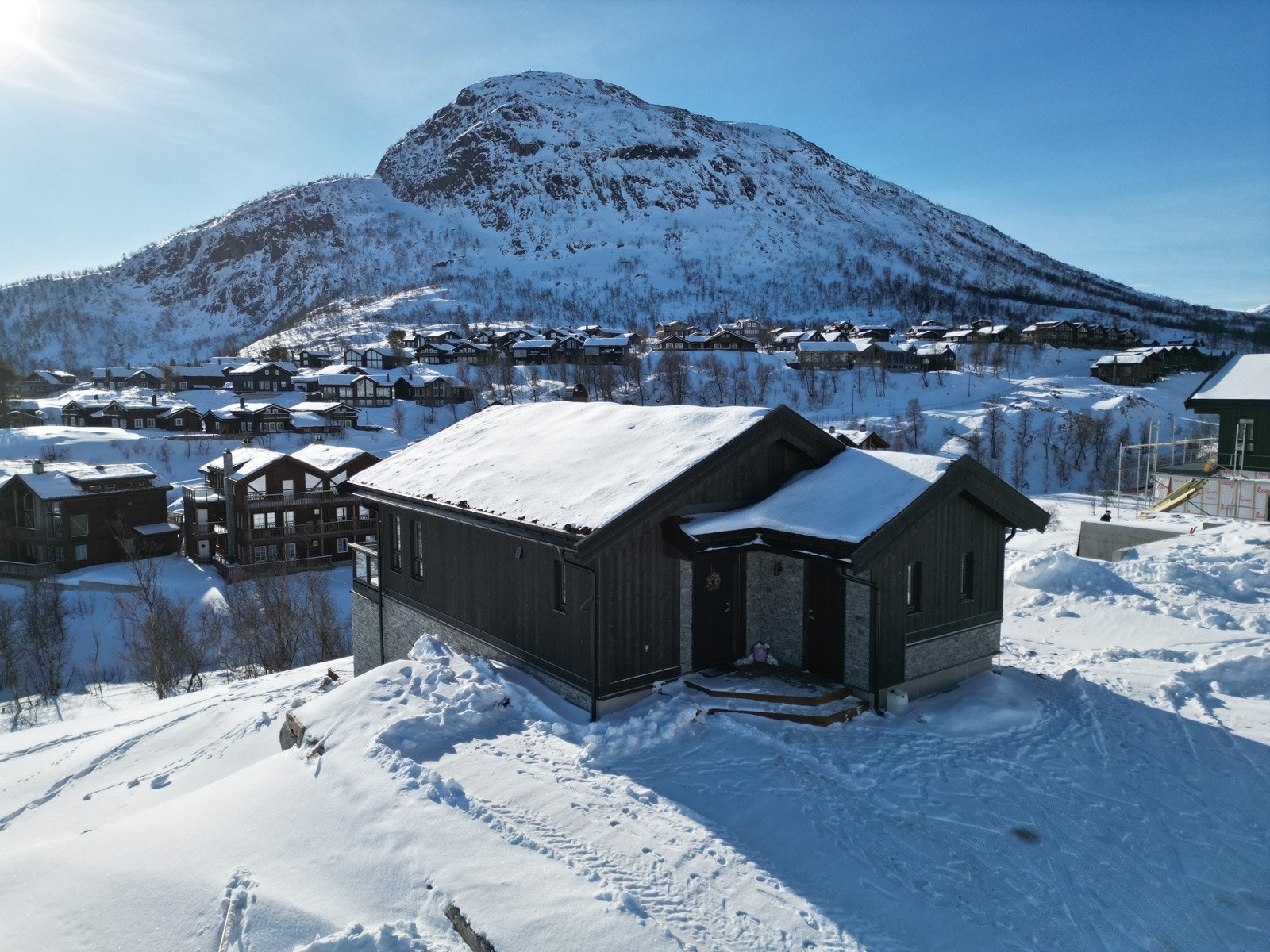 Fjellglimt bak venstre Galleribilde