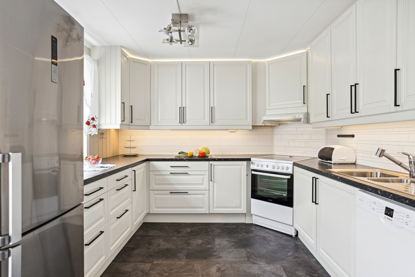 Kjøkkenet har fått TG1 sett bortifra ventilasjon. Galleribilde