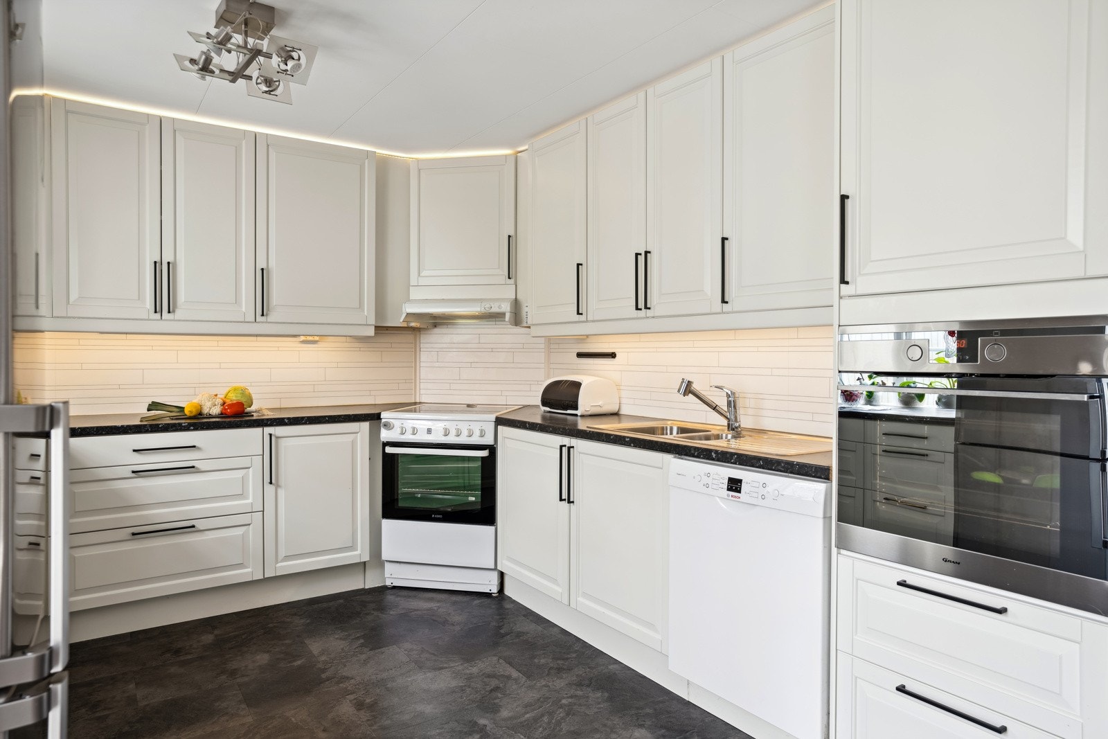 EIE eiendomsmegling v/Thomas Myhre har gleden av å presentere Sjøvegen 1A! Galleribilde