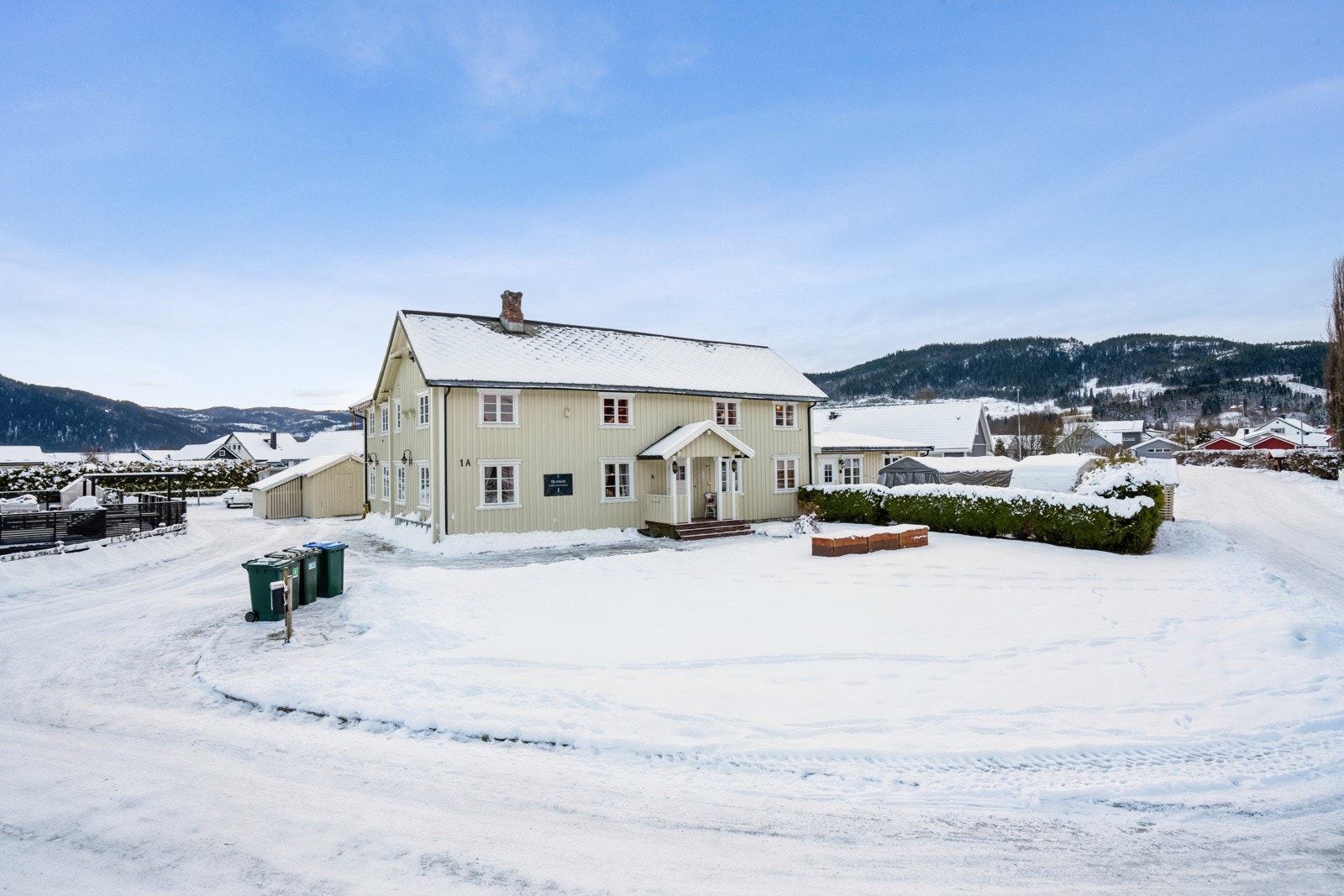 Linje 421 har avgang kun 500m fra boligen. Galleribilde