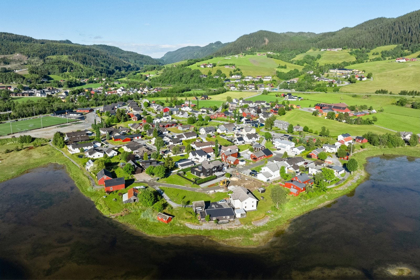 Boligen ligger rå flott til. I nærhet til stier og natur. Galleribilde