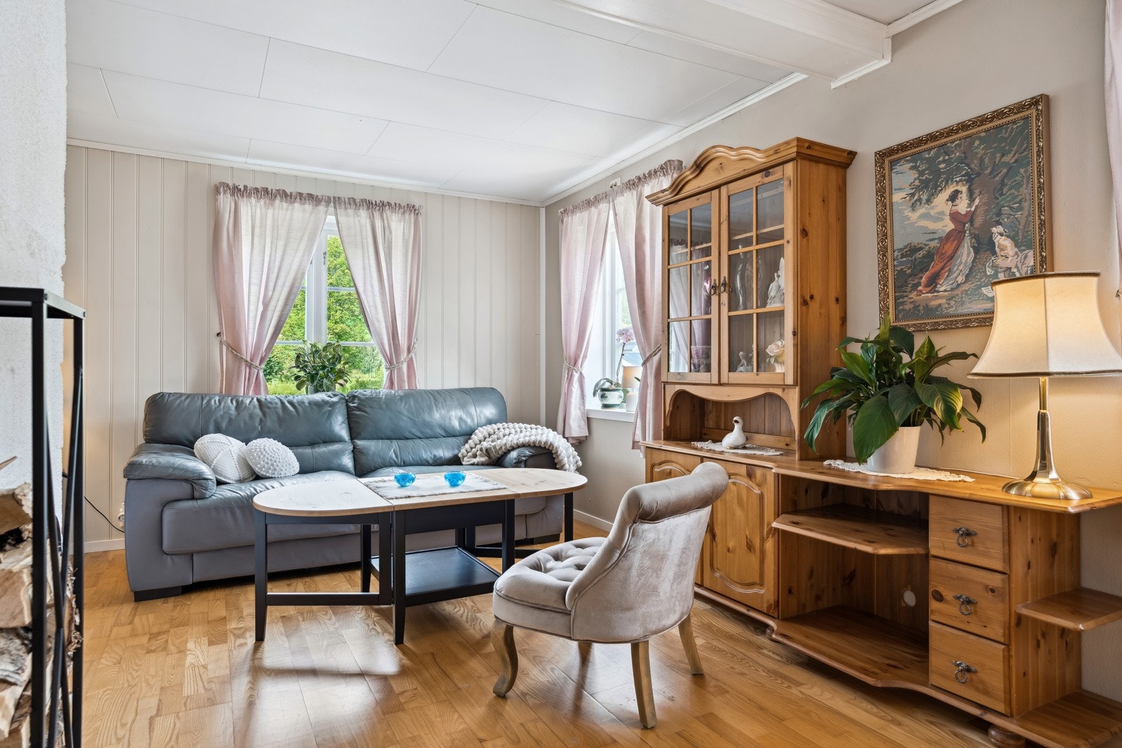 Stuen er tilknyttet boligens største soverom. Galleribilde