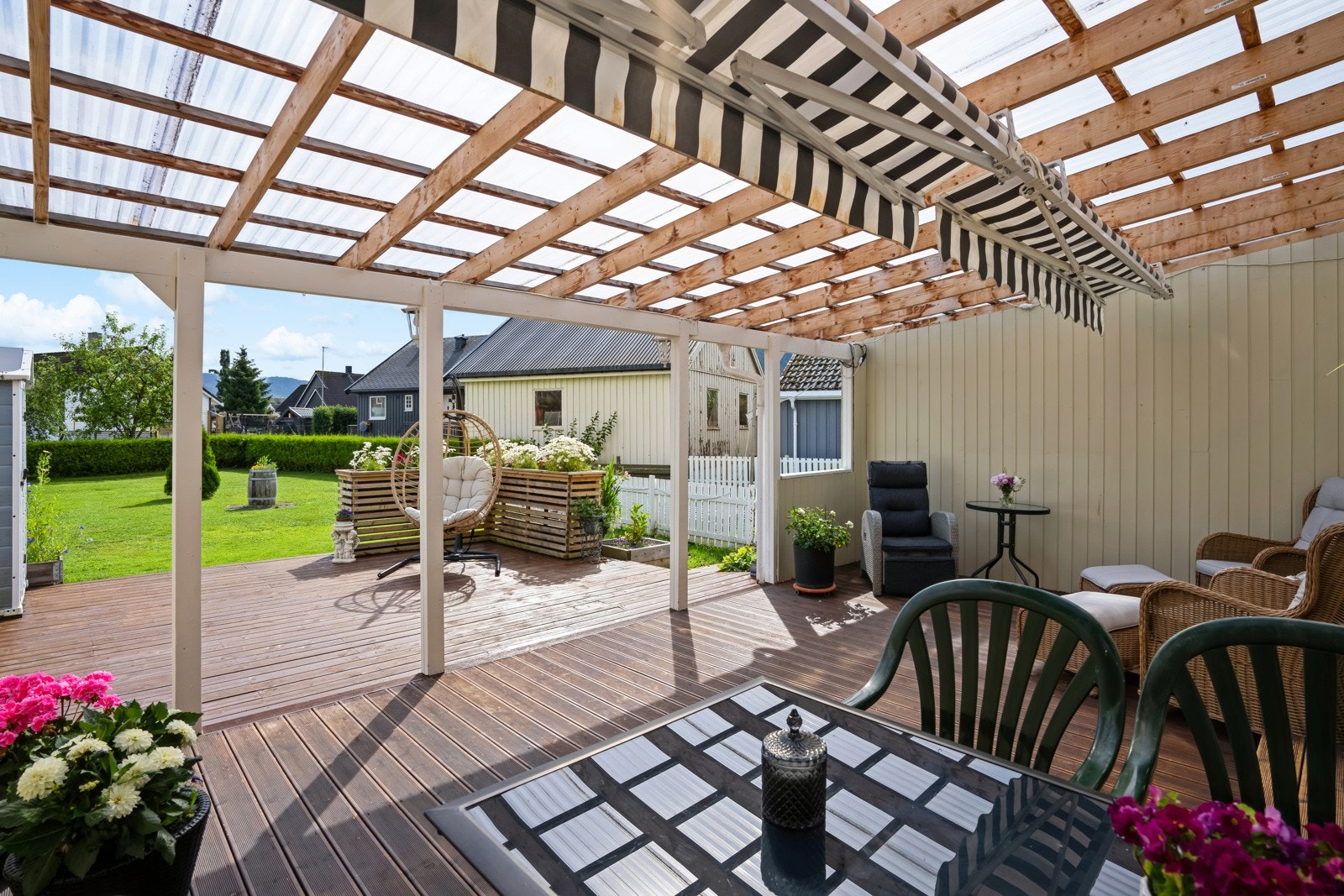 Terrassen måler ca 50 kvm. Galleribilde