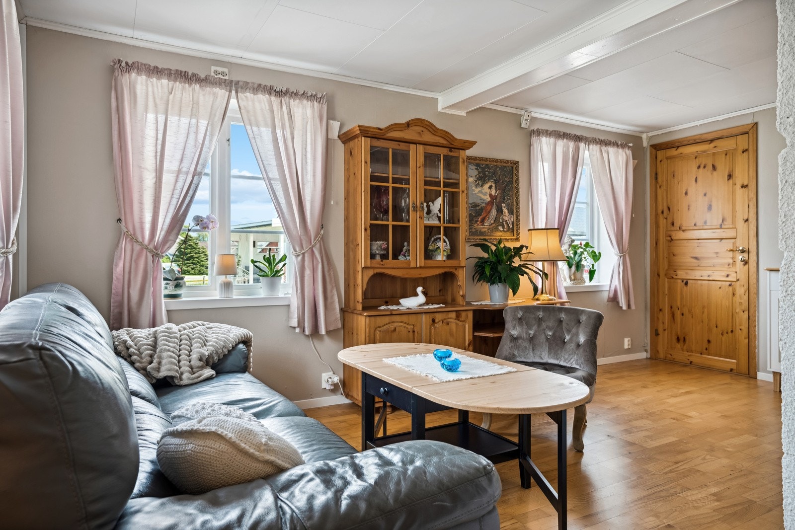 Det er god plass til sofa med tilhørende møblement. Galleribilde