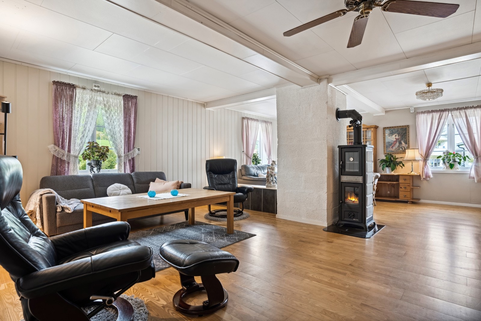 En romslig og innbydende selveierleilighet med mange gode kvaliteter. Galleribilde